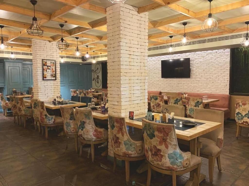 Hotel Punjab Palace Rāipur Dış mekan fotoğraf